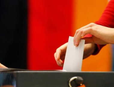 Habdelsblatt: «Πρόβα τζενεράλε για τον Σεπτέμβριο ή μόνο τοπικού ενδιαφέροντος οι εκλογές της Β. Ρηνανίας Βεστφαλίας;»